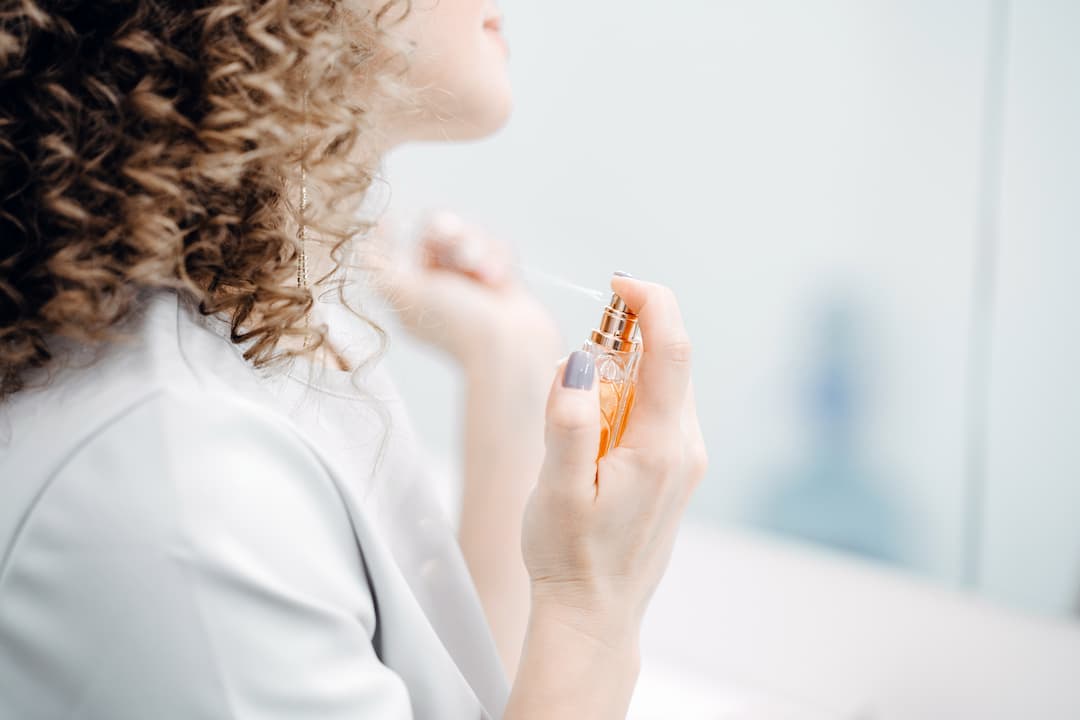 Femme soins cheveux bouclés