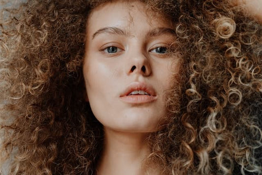 comment prendre soin de cheveux bouclés