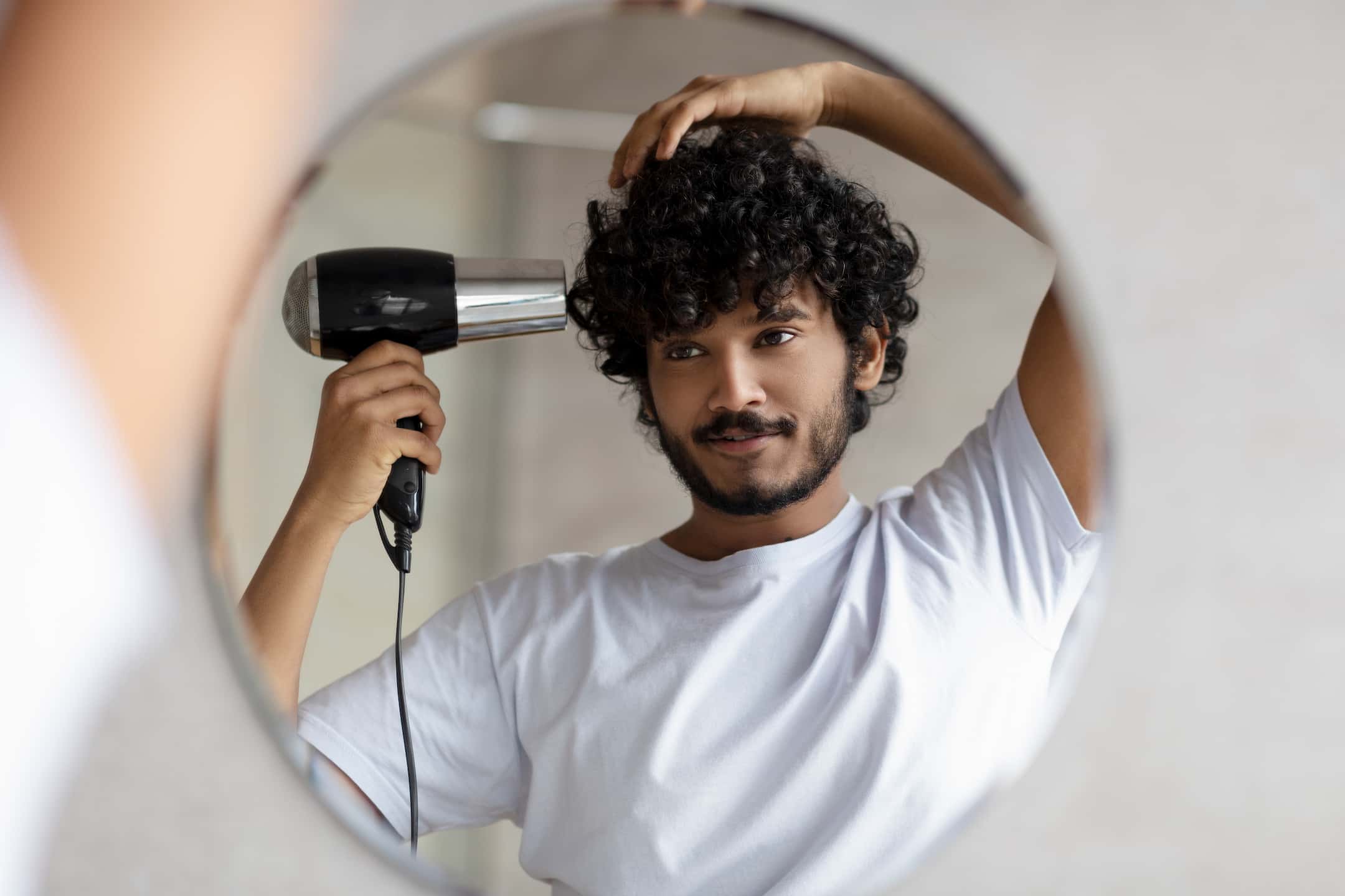 Comment sécher les cheveux bouclés avec un diffuseur pour plus de