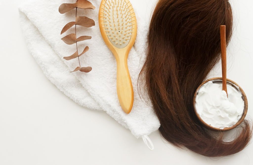 Comment repousser les cheveux naturellement après une chute ?