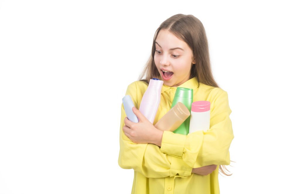 Shampoing anti-pelliculaire efficace : Les meilleurs produits recommandés
