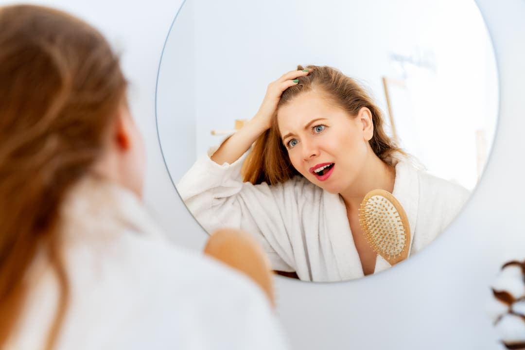 Cuir chevelu irrité femme