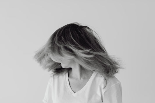 Brosse lissante chauffante cheveux – OMA & ME