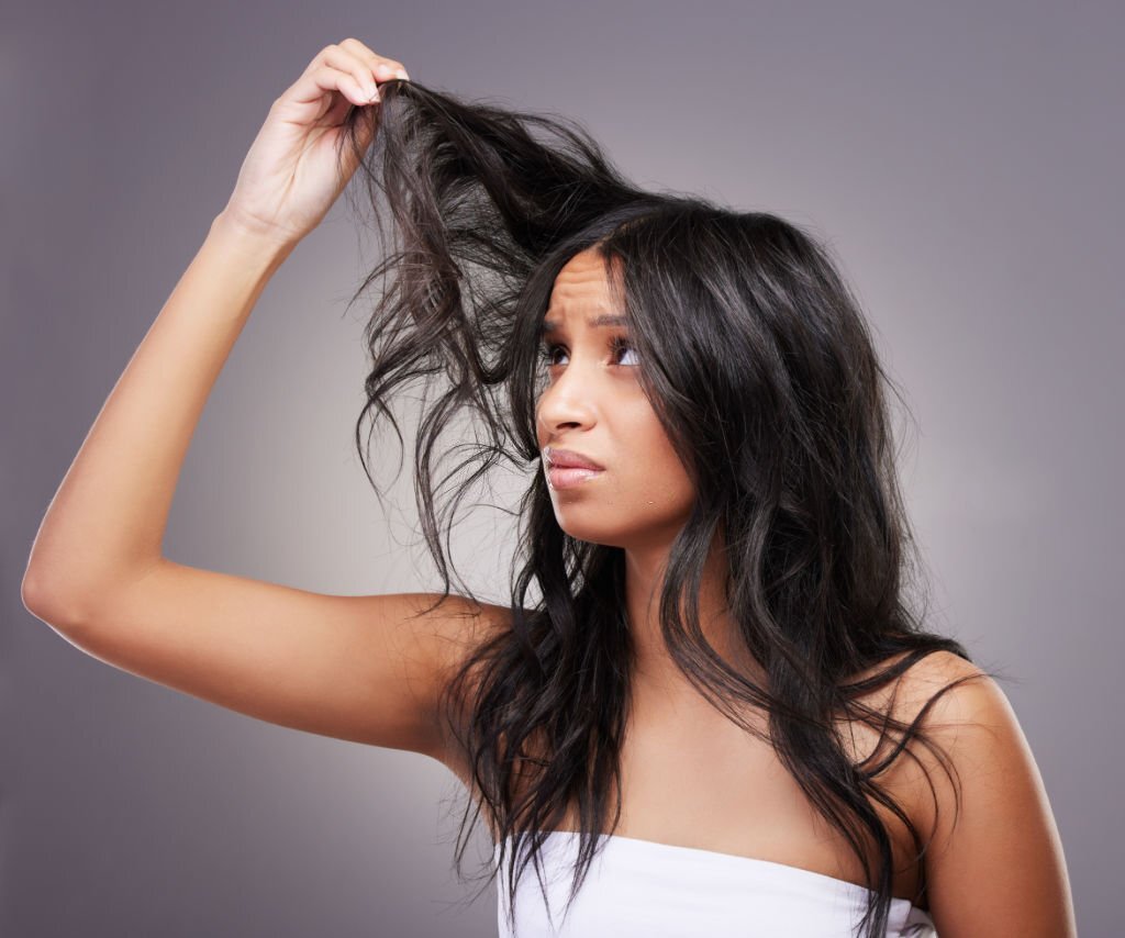 Shampooing anti-pelliculaire pour cheveux gras : 6 solutions efficaces